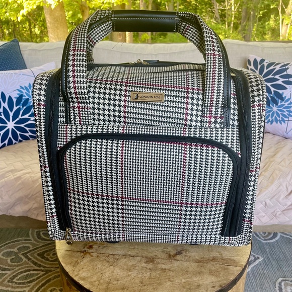 London Fog Rolling Travel Bag - Picture 1 of 12
